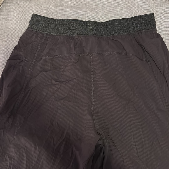 LULULEMON: studio shorts - Picture 10 of 12